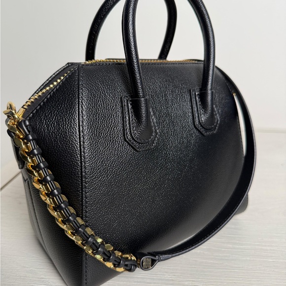 Givenchy Mini Antigona bag in grained Black Leather - Picture 5 of 9